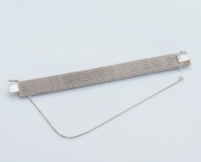 null Bracelet ruban en or gris 18 carats (750 ‰) à maille polonaise plate et texturée,...