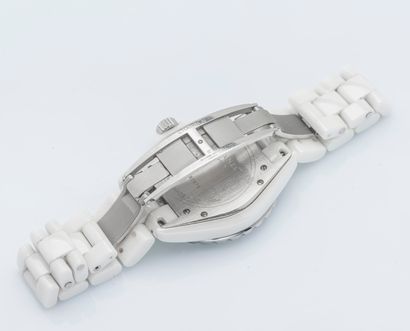 CHANEL, vers 2005 Watch model J12 large size ref. H970, water-resistant to 200 m....