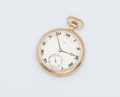 Cadran signé LIP Pocket watch soap in yellow gold 18 carats (750 thousandths). The...