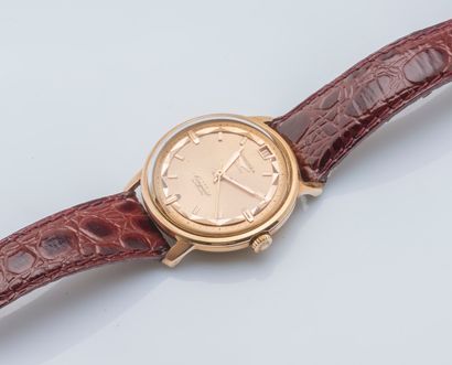 LONGINES, vers 1960 Wristwatch model Conquest, round case in pink gold 18 carats...