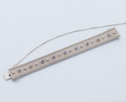 null Bracelet ruban en or gris 18 carats (750 ‰) à maille polonaise plate et texturée,...