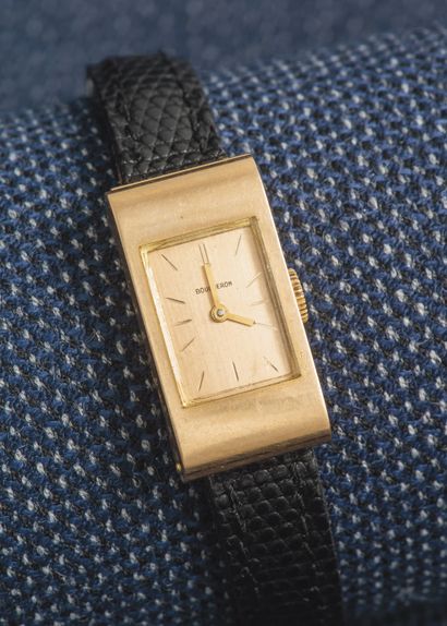 BOUCHERON , vers 1968 Ladies' watch model Reflet, rectangular case in 18K (750 ‰)...