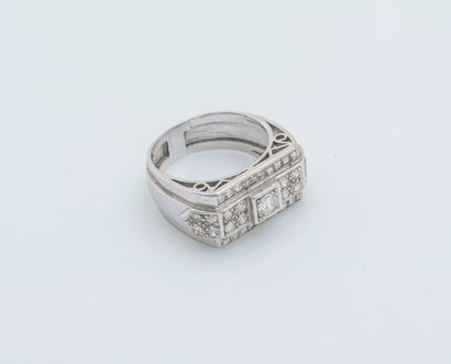 null Bague tank en or gris 18 carats (750 ‰) sertie d’un diamant de taille ancienne...