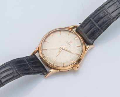 OMEGA, vers 1950 Classic watch in yellow gold 18 carats (750 thousandths), the round...