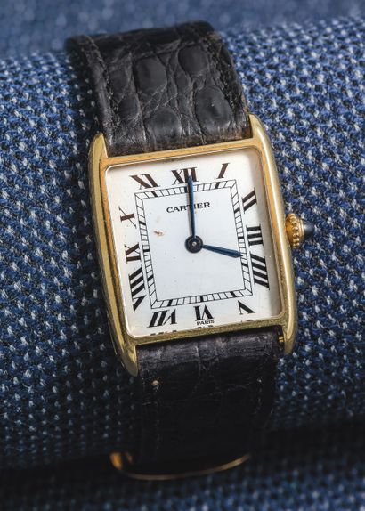 CARTIER Classic wristwatch, the rectangular case in yellow gold 18 carats (750 thousandths)...