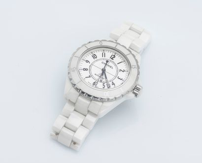 CHANEL, vers 2005 Watch model J12 large size ref. H970, water-resistant to 200 m....