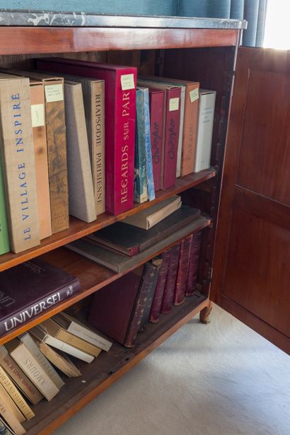 null Mahogany and mahogany veneer armoire opening with two doors with two square...