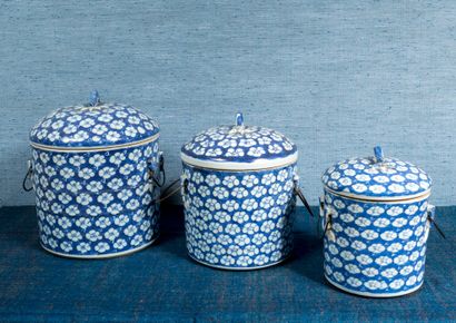 Set of three cylindrical blue-white porcelain...