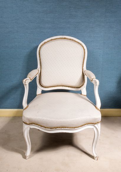 null Cabriolet armchair in painted white wood, molded and carved, curved legs with...