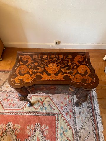 null Wooden game table with inlaid decoration of flowers and scrolls. The top opens...