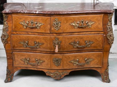 null Chest of drawers in veneer with leaf inlay opening with 4 drawers on three rows...