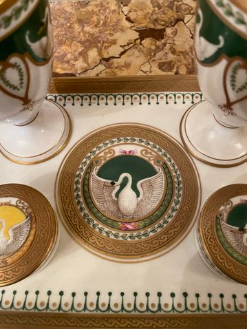 ROVINA à Epinal ROVINA in Epinal,

Porcelain set with swans decoration composed of...