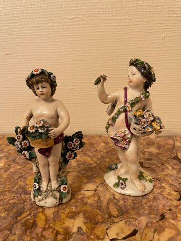 null Two polychrome porcelain subjects representing puttis

H : 13 and 12 cm