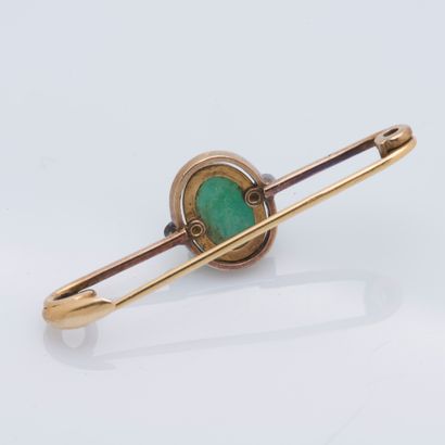 null 18K yellow gold (750 ‰) barrette brooch adorned with an engraved amazonite beetle...