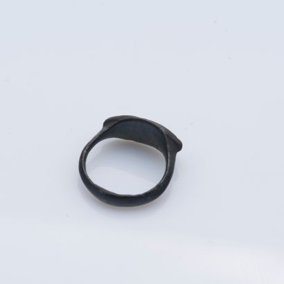 null Ring in bronze with an almond-shaped bezel engraved with signs.

Size of finger...