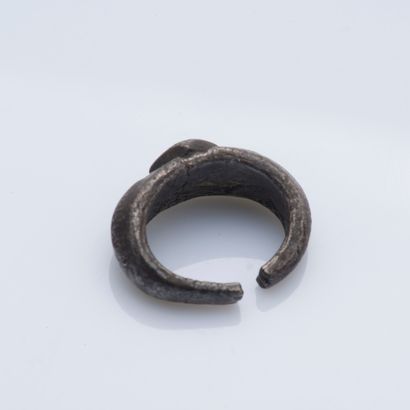 null Ring formed by an open bronze ring decorated with a diamond in relief in the...