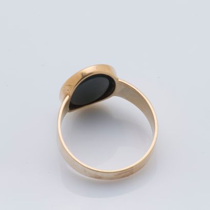 null Chevalière in 14K yellow gold (585 ‰) set with a bloodstone engraved with a...