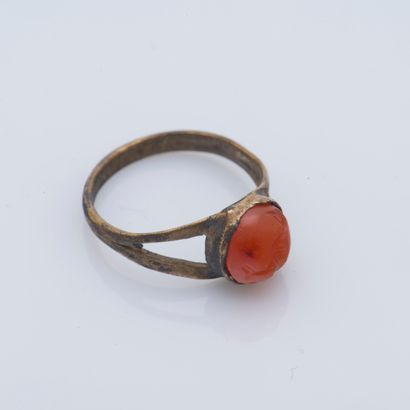 null Metal ring decorated with a half-sphere of carnelian engraved with a wader in...