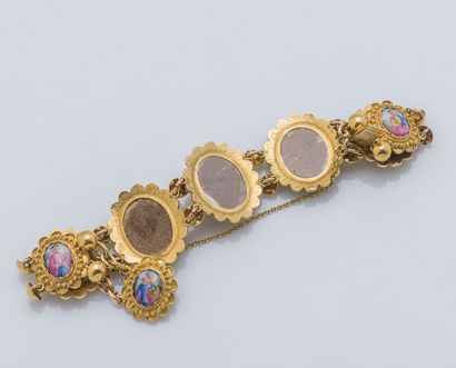 null Bracelet en or jaune 18 carats (750 ‰) ornée d'une succession de miniatures...