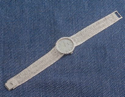 PIAGET VERS 1960 Bracelet montre de dame en or gris 18 carats (750 ‰). Boîtier rond...