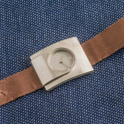 Pierre CARDIN et JAEGER vers 1970 Montre bracelet, le boîtier de forme rectangulaire...