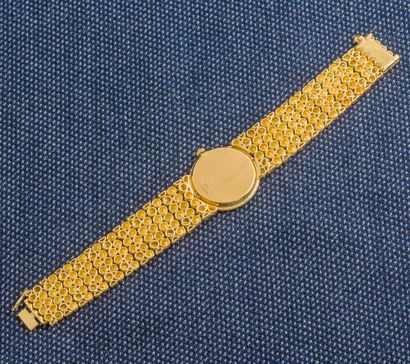 PIAGET Bracelet montre de dame en or jaune 18 carats (750 ‰). Le boîtier rond extra-plat...