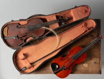 null Lot comprenant un violon d'étude, un violon et un archet dans sa boite de transport...