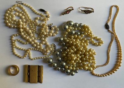 null Important lot de bijoux fantaisie et bijoux en argent (800 millièmes) comprenant...