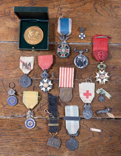 null Lot de 14 médailles dont Légion d'honneur, médaille coloniale, expédition du...