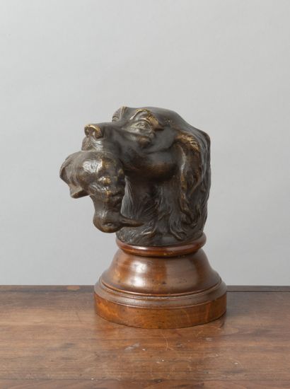 Claude-Marie DEVENET (?) Tête de chien à la bécasse

Bouche de radiateur en bronze

H....