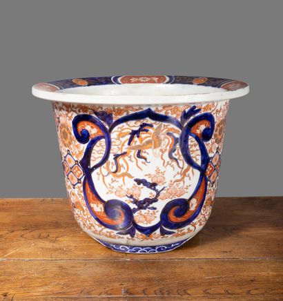 null Cache-pot en porcelaine Imari à décor d'oiseaux et de branchages

H : 23 cm...