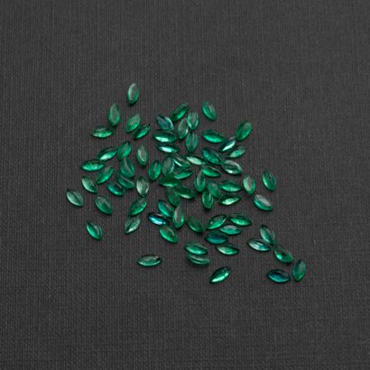 null Lot of emeralds navette on calibrating paper of 6 x 3 mm or about 0.2 carat...