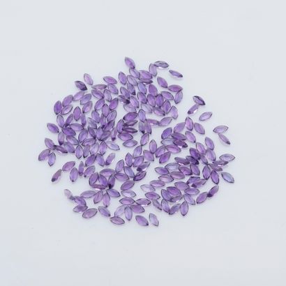 null Lot of amethysts on paper of size shuttle 5 x 2,5 mm approximately each one...