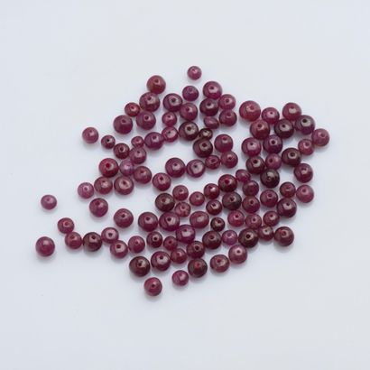 null Lot de perles bouton de rubis (percées) de 3 à 5 mm de diamètre environ.

Poids...