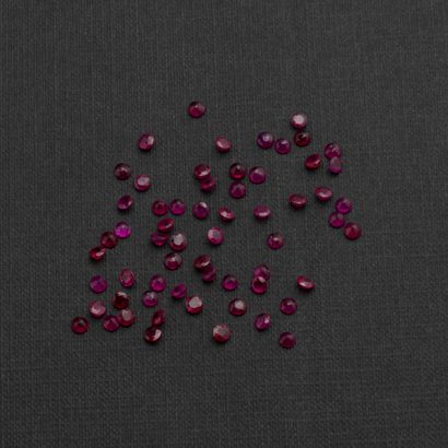 null Lot of round rubies on paper, each measuring about 3 mm in diameter, i.e. 0.1...