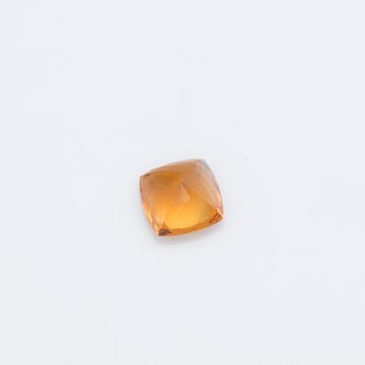 null Citrine Madère de taille coussin sur papier calibrant 15 x 15 mm environ et...