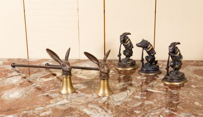 null Lot comprenant :

 – 3 bronzes figurant des animaux en tenue de chasseurs

...