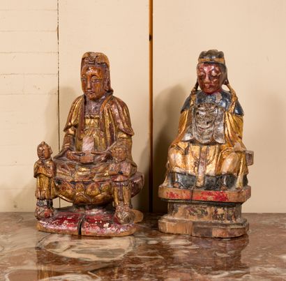 ASIE Deux statuettes de dignitaires en bois polychrome

H. 16 cm

Manques