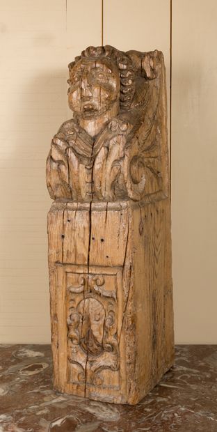 France, XVIème siècle Élément d’architecture en chêne orné d’une tête d’ange et d’armoiries...