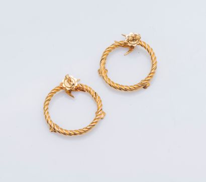 null Paire de boucles d'oreilles en or jaune 18 carats (750 ‰) dessinant des anneaux...