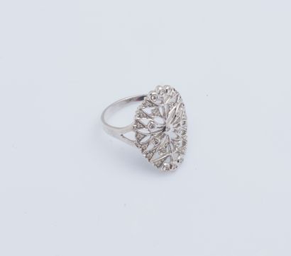 null Marquise ring in 18K (750 ‰) white gold the bezel openworked with a floral lace...