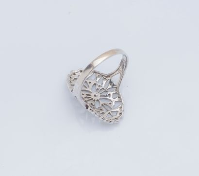 null Marquise ring in 18K (750 ‰) white gold the bezel openworked with a floral lace...