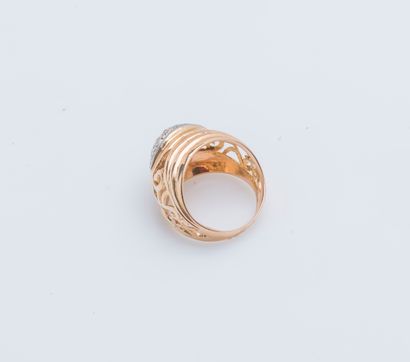 null 18K yellow gold (750 ‰) and platinum (950 ‰) cambered band ring adorned with...