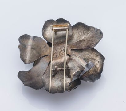 G. LECOMTE Important peony lapel clip in silver (800 ‰). Metal pin. Bearing the inscription...
