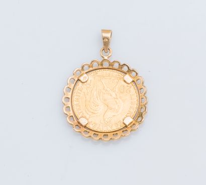 null Pendant in 18K yellow gold (750 ‰) adorned with a 20 franc gold Chaplain 1910...