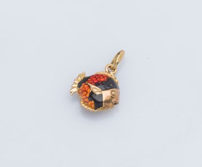null Small fish pendant in yellow gold 18 carats (750 thousandths) covered with translucent...