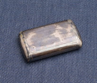 null Silver snuffbox (950 ‰) of rectangular form, the lid hinged, chased with a semi...