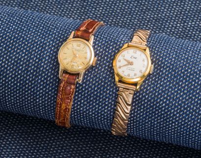 null Lot including two ladies' watches in gilded metal, one Baume & Mercier and one...