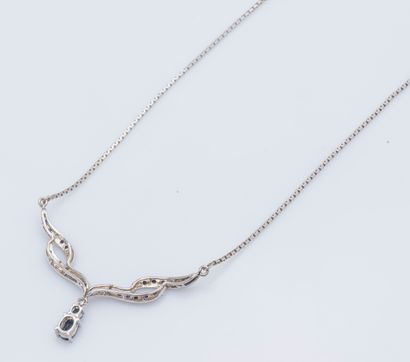 null Silver necklace (800 ‰) consisting of a chain with Venetian mesh holding a scroll...