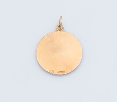 null Pendentif médaille en or jaune 9 carats (375 ‰) figurant Saint Christophe, signée...